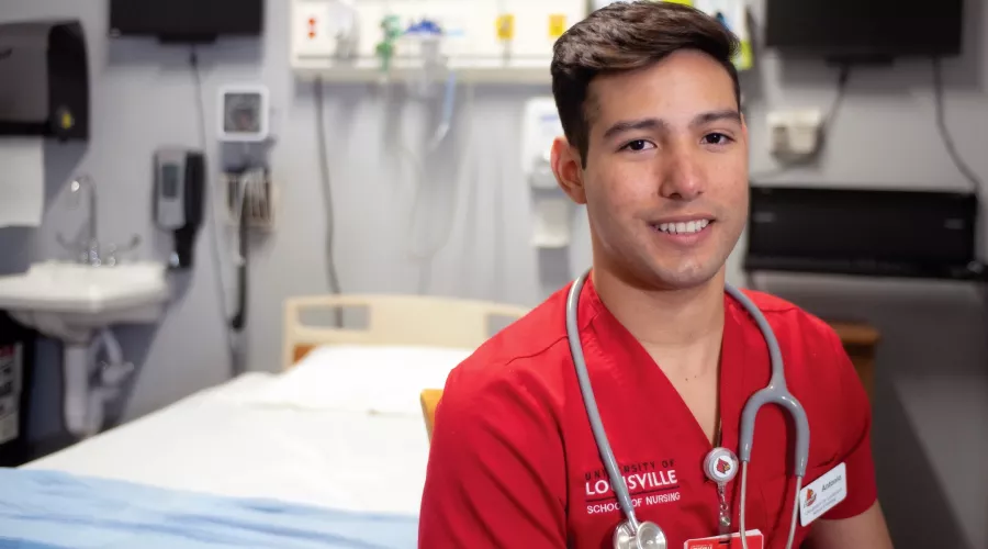Antonio Abreu Almauguer '22, Cuban immigrant and School of Nursing student