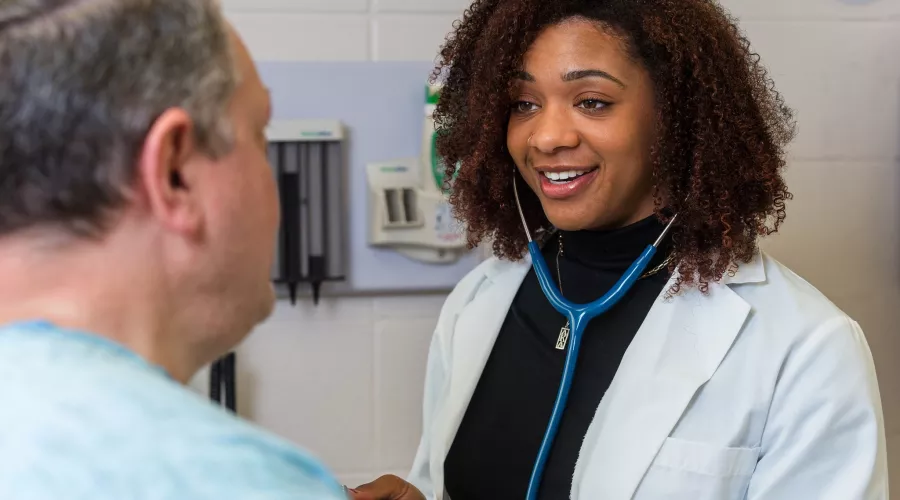 Medical student Michaela Carter works with a standarized patient.